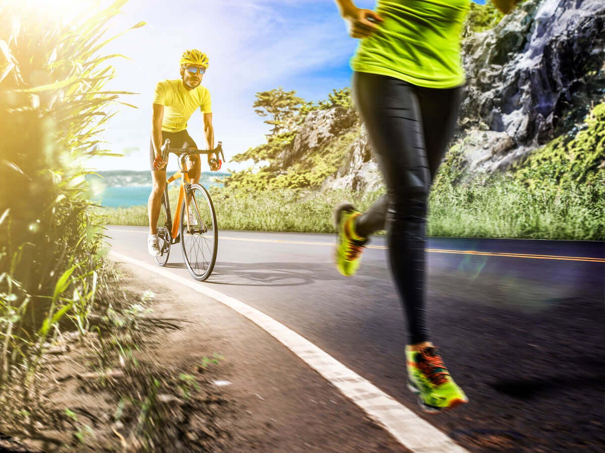 Triathlon training plan: person running and a man riding a bike